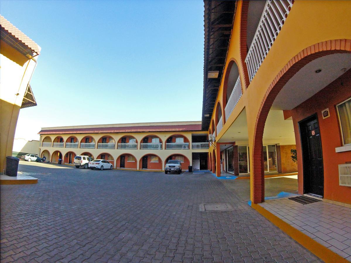 Las Torres Hotel Mexicali Exterior photo
