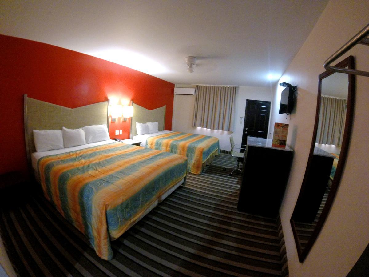 Las Torres Hotel Mexicali Exterior photo